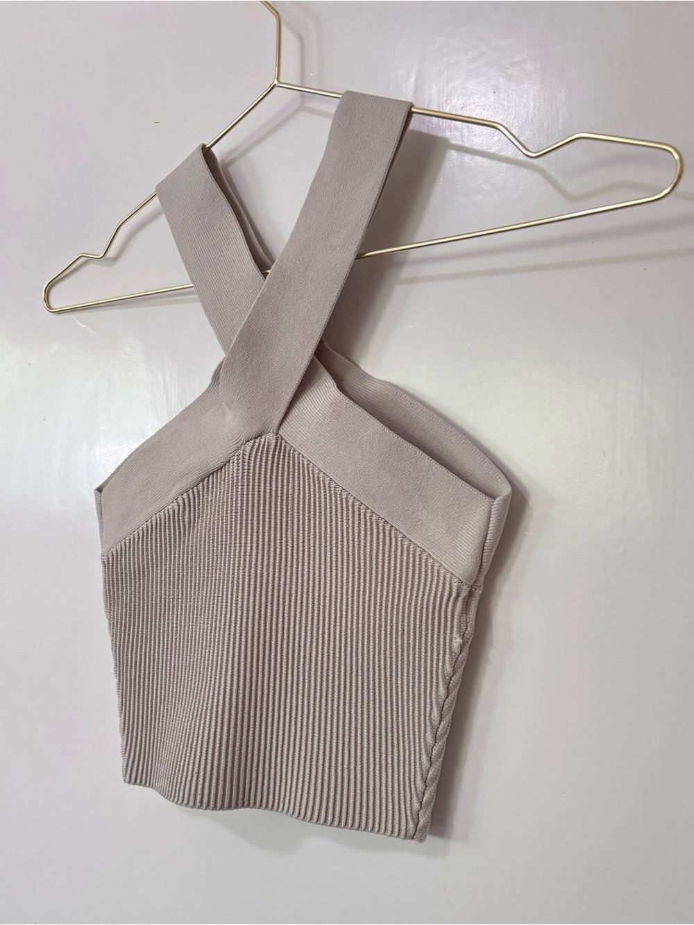 Babaton| Aritzia| Ecru Criss-Cross Sculpt Knit Halter Ribbed Crop Top Sz XXS - Picture 6 of 8